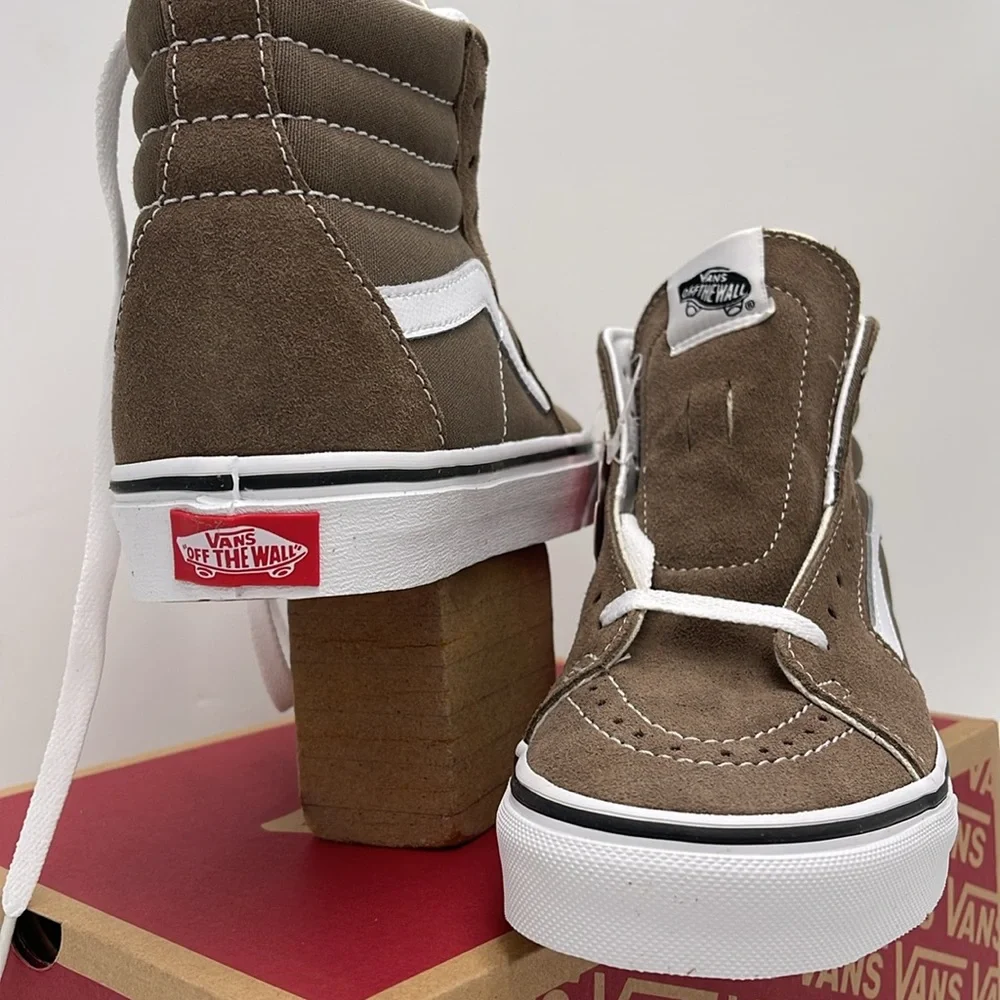 Vans Men’s Sk8-Hi Color Theory Walnut
VN0007NP1NU
Sneakers - Picture 9 of 16